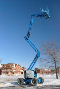 Scissor lifts and boom lifts are lifts that are used abroad on construction sites, renovations and works on oil rigs.